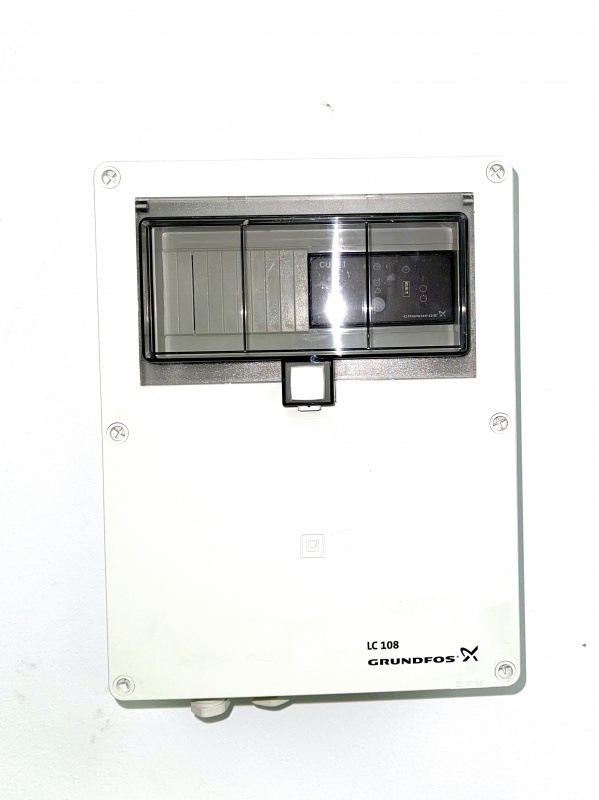 Control lcd 108s grundfos. 400. Шкаф управления для lc 108. Grundfos шкаф управления lc1 96002521. Grundfos lcd.
